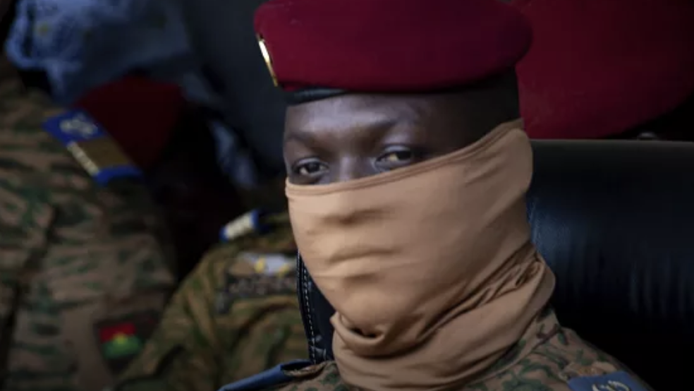 Burkina Faso : la junte militaire dissout son gouvernement après deux mois de pouvoir