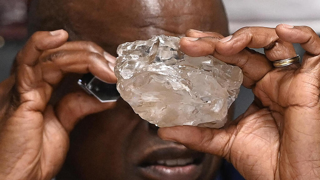Botswana : vers une crise économique face à la chute de la production de diamants.