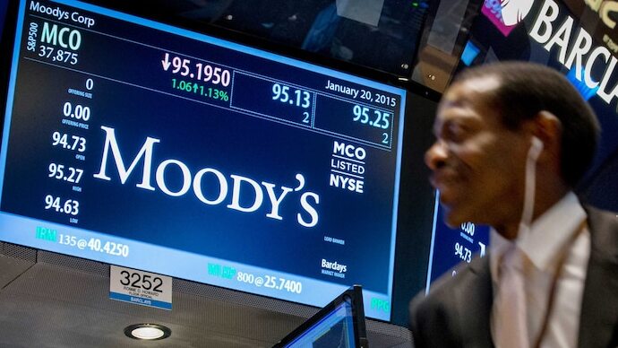 Quand Moody’s frappe encore, Dakar monte au front