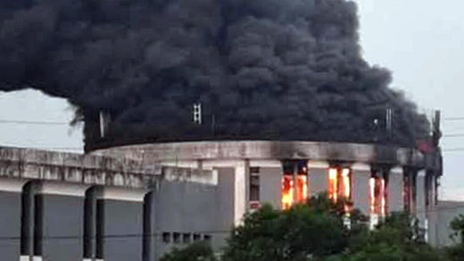 Libéria : l'incendie du siège de l'Assemblée nationale soulève des inquiétudes politiques et institutionnelles.