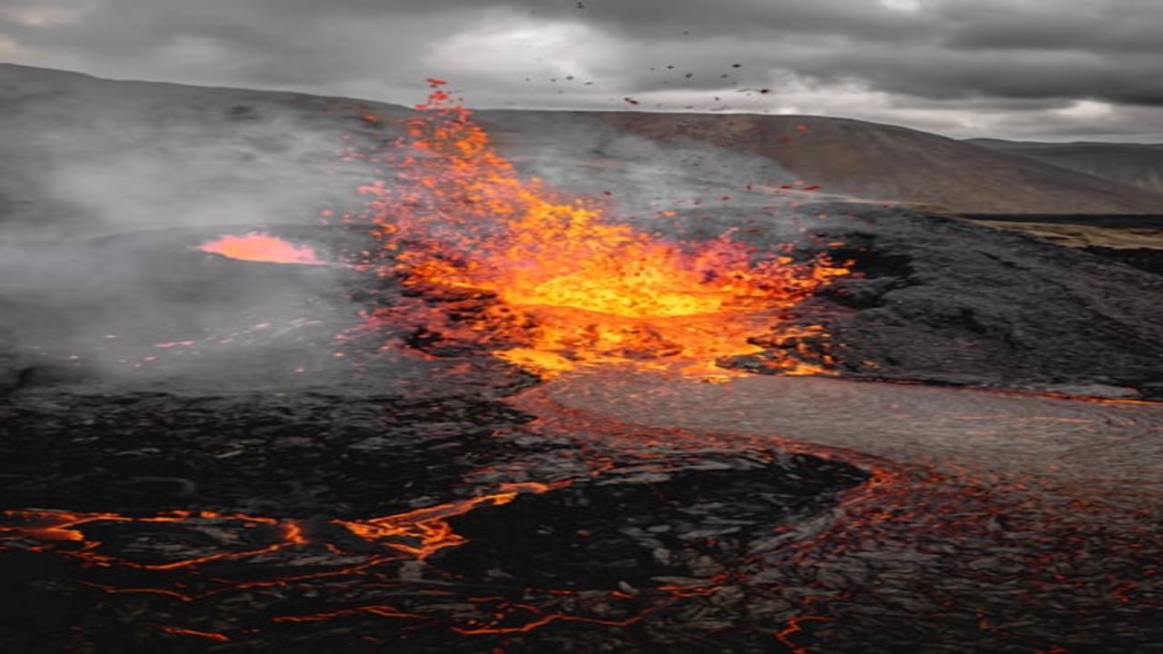 Éthiopie : milliers d'habitants évacués face à la menace du volcan Fentale.