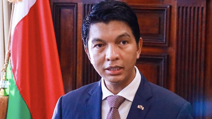 « Je prends mes responsabilités » : Rajoelina limoge tout son gouvernement